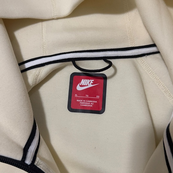 Men’s Nike zip up hoodie - Picture 4 of 8